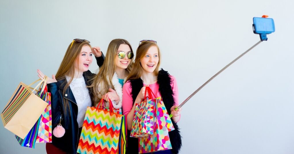 200 Holiday Shopping Selfie Captions for Every Festive Mood